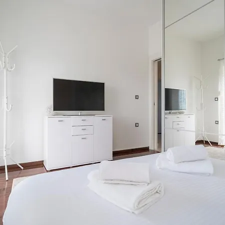 Absolute Gray Apartment *